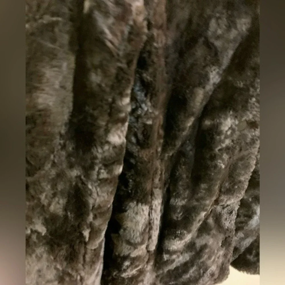 Coldwater Creek ladies brown faux fur winter jacket with pockets & collar. - Picture 3 of 7